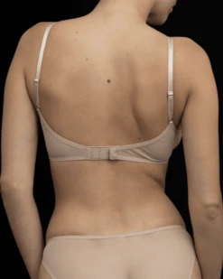 Kye Intimates: Daily Mesh Triangle Bra - Ecru 5 Kye Intimates: Daily Mesh Triangle Bra - Ecru -Azaleas Nyc Store 6U1A2947copy 995x1500 crop center ee99af6d 2751 43a8 8167 0f2be76f181b