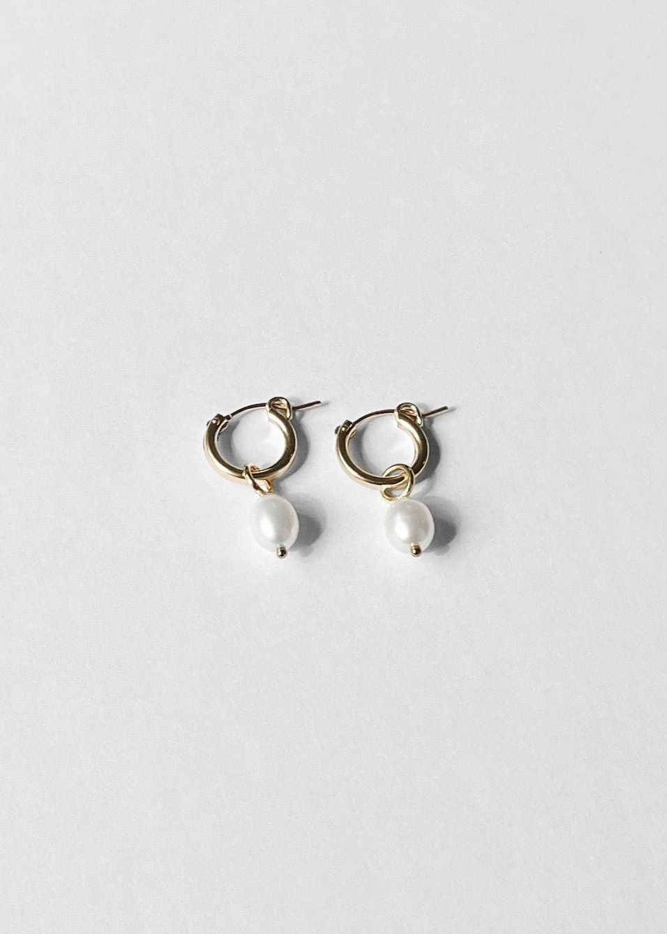 Kara Yoo: Anna Hoop Earrings + Pearl Drop Charms - 14K Gold Filled Kara Yoo: Anna Hoop Earrings + Pearl Drop Charms - 14K Gold Filled -Azaleas Nyc Store E Anna Huggie Pearl Drop YGF 1512x 57a8e490 527c 4c73 8f8e 21947e0eb443