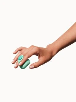 Dame: Fin Finger Toy -Azaleas Nyc Store Fin inHand Jade 012