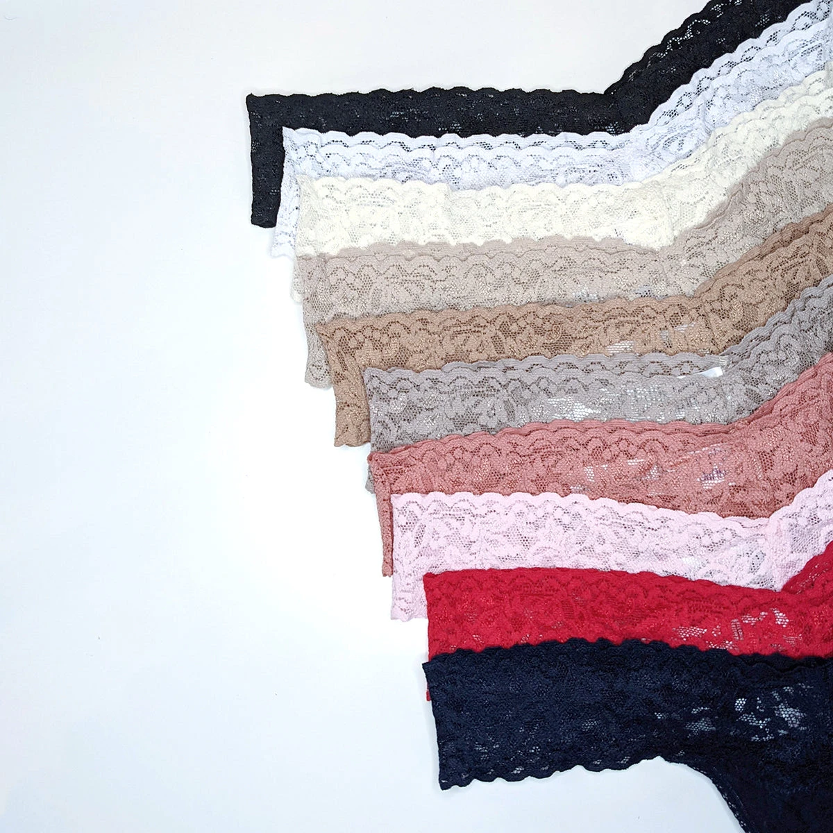 Hanky Panky: Lace Low Rise Thong - Basics Hanky Panky: Lace Low Rise Thong - Basics -Azaleas Nyc Store HP basics