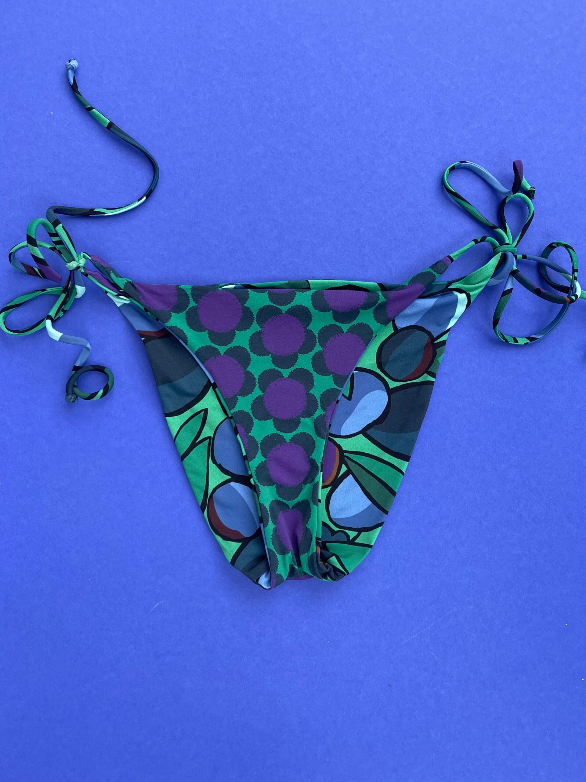Siyu: Limona Reversible Triangle Bikini Top - Purple Multi Siyu: Limona Reversible Triangle Bikini Top - Purple Multi -Azaleas Nyc Store IMG 20882 scaled