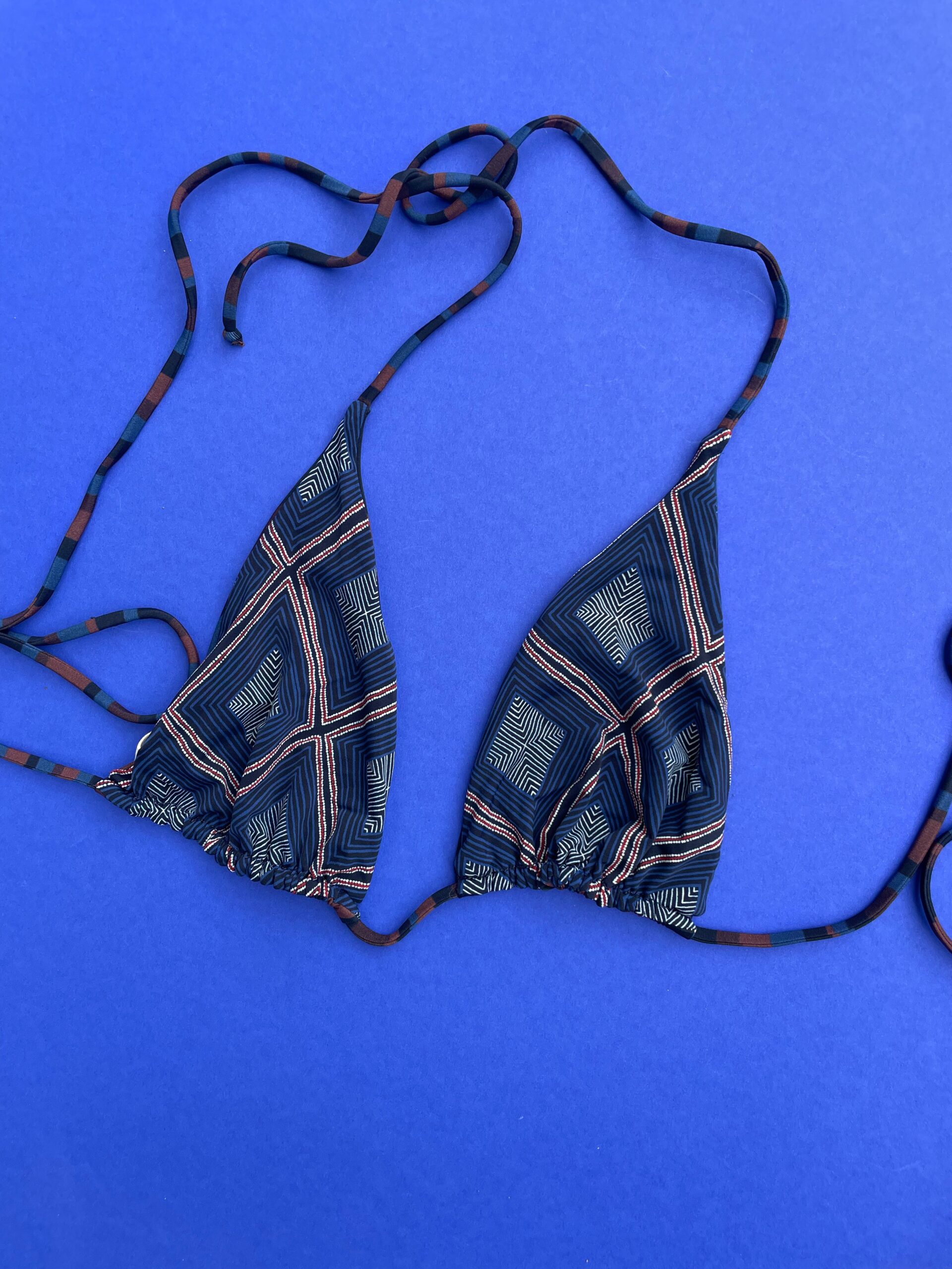 Siyu: Sound Reversible Triangle Bikini Top - Navy Multi Siyu: Sound Reversible Triangle Bikini Top - Navy Multi -Azaleas Nyc Store IMG 21002 scaled