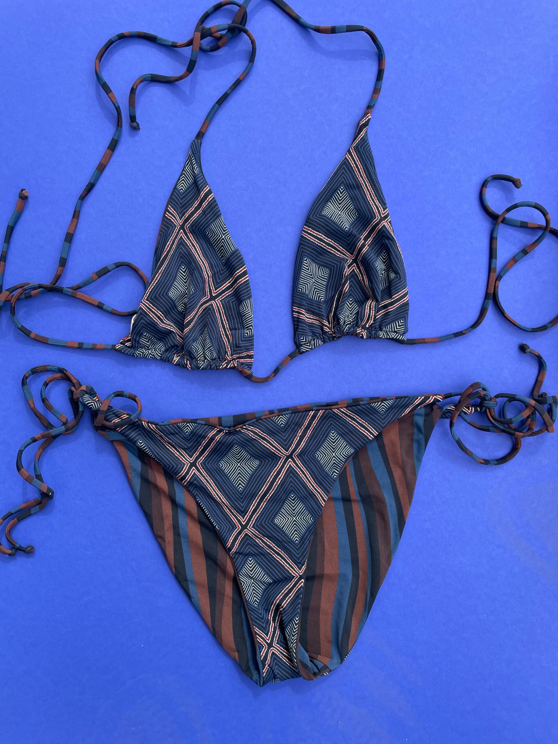 Siyu: Sound Reversible Triangle Bikini Top - Navy Multi Siyu: Sound Reversible Triangle Bikini Top - Navy Multi -Azaleas Nyc Store IMG 21012 scaled