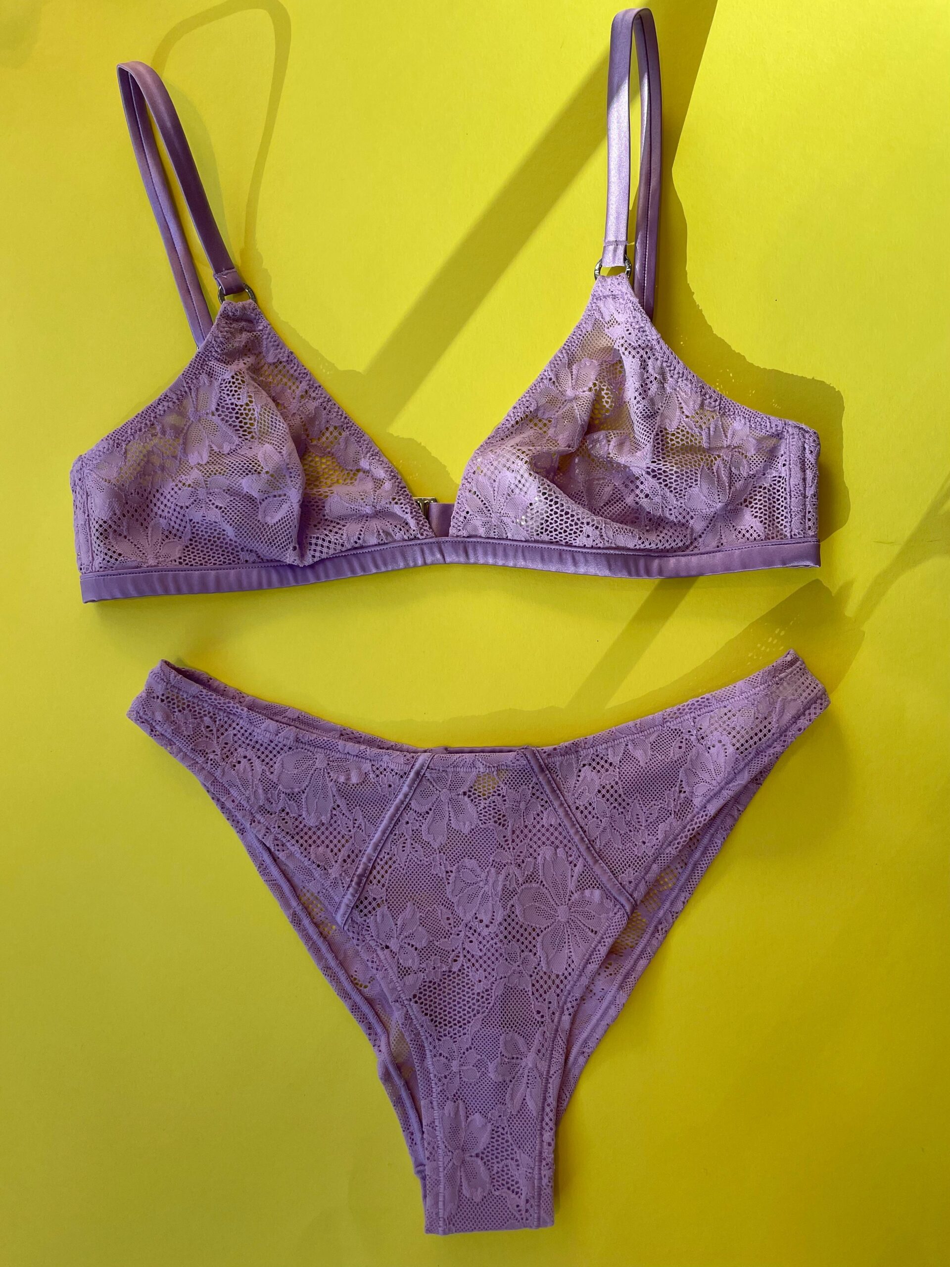 Fleur du Mal: Le Stretch Lace Cheeky - Light Lilac Fleur Du Mal: Le Stretch Lace Cheeky - Light Lilac -Azaleas Nyc Store IMG 2717 scaled