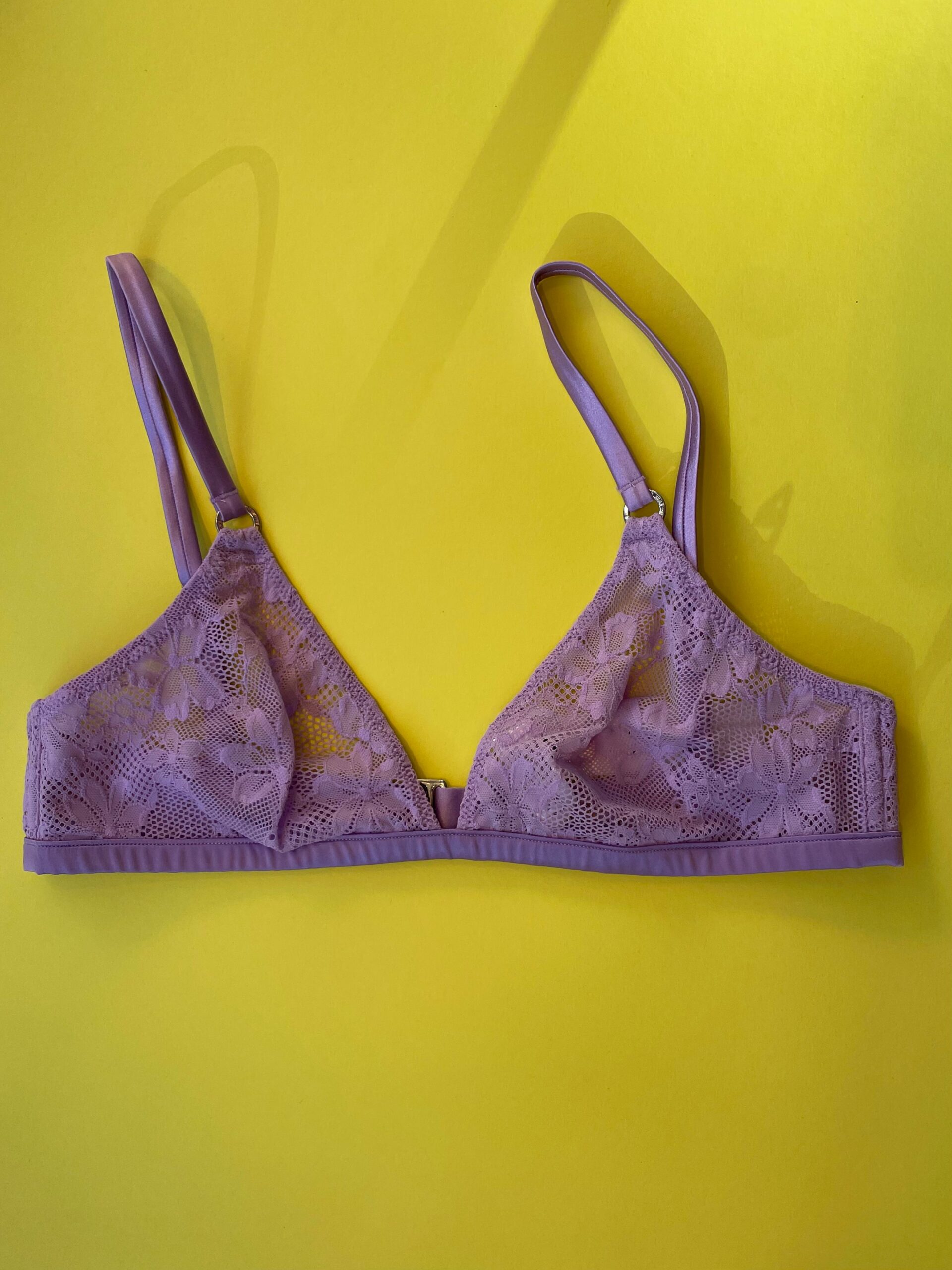 Fleur du Mal: Le Stretch Lace Triangle Bra - Light Lilac Fleur Du Mal: Le Stretch Lace Triangle Bra - Light Lilac -Azaleas Nyc Store IMG 2718 scaled