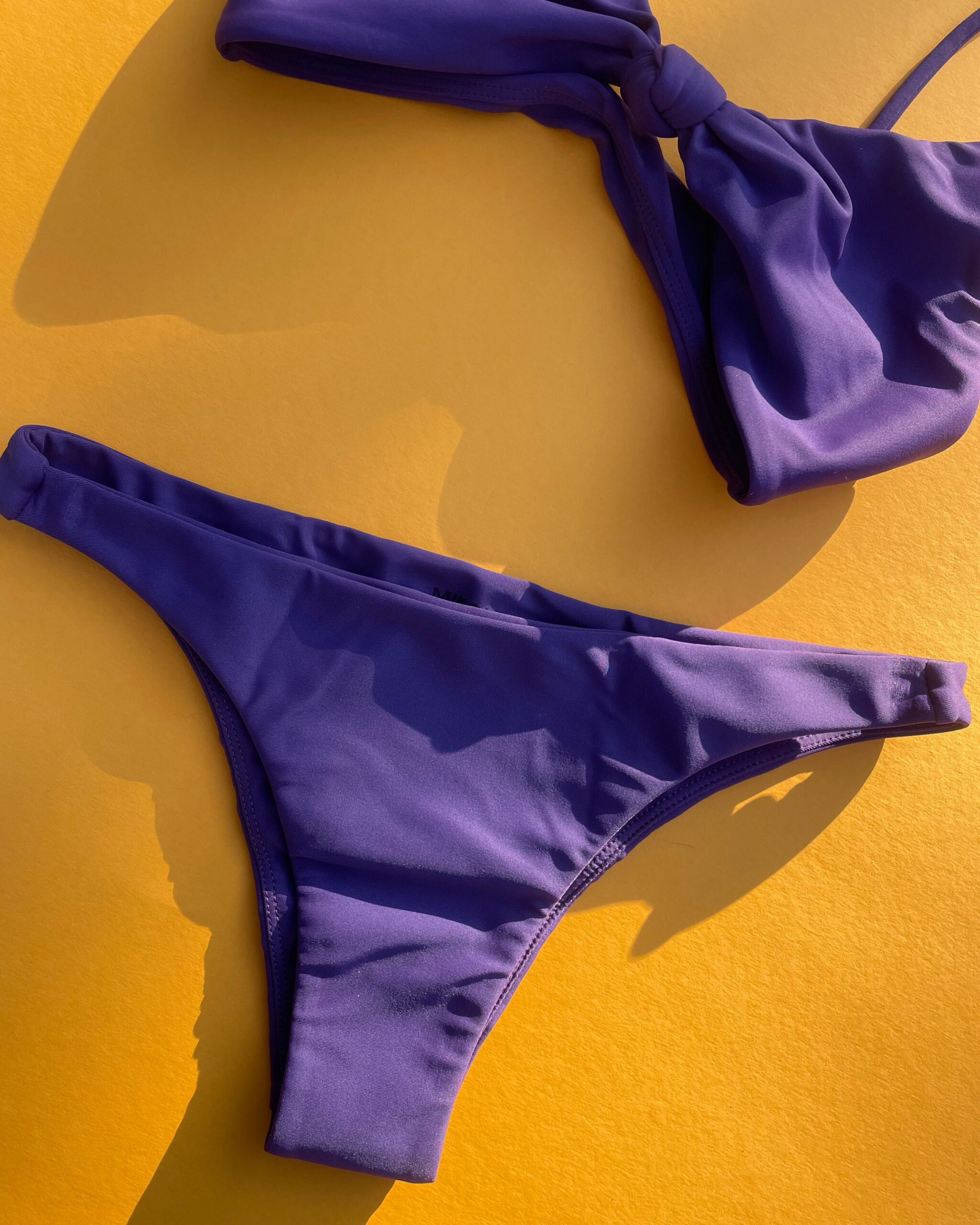 Mikoh: Miyako Skimpy Bikini Bottom - Aubergine Mikoh: Miyako Skimpy Bikini Bottom - Aubergine -Azaleas Nyc Store IMG 5609 scaled