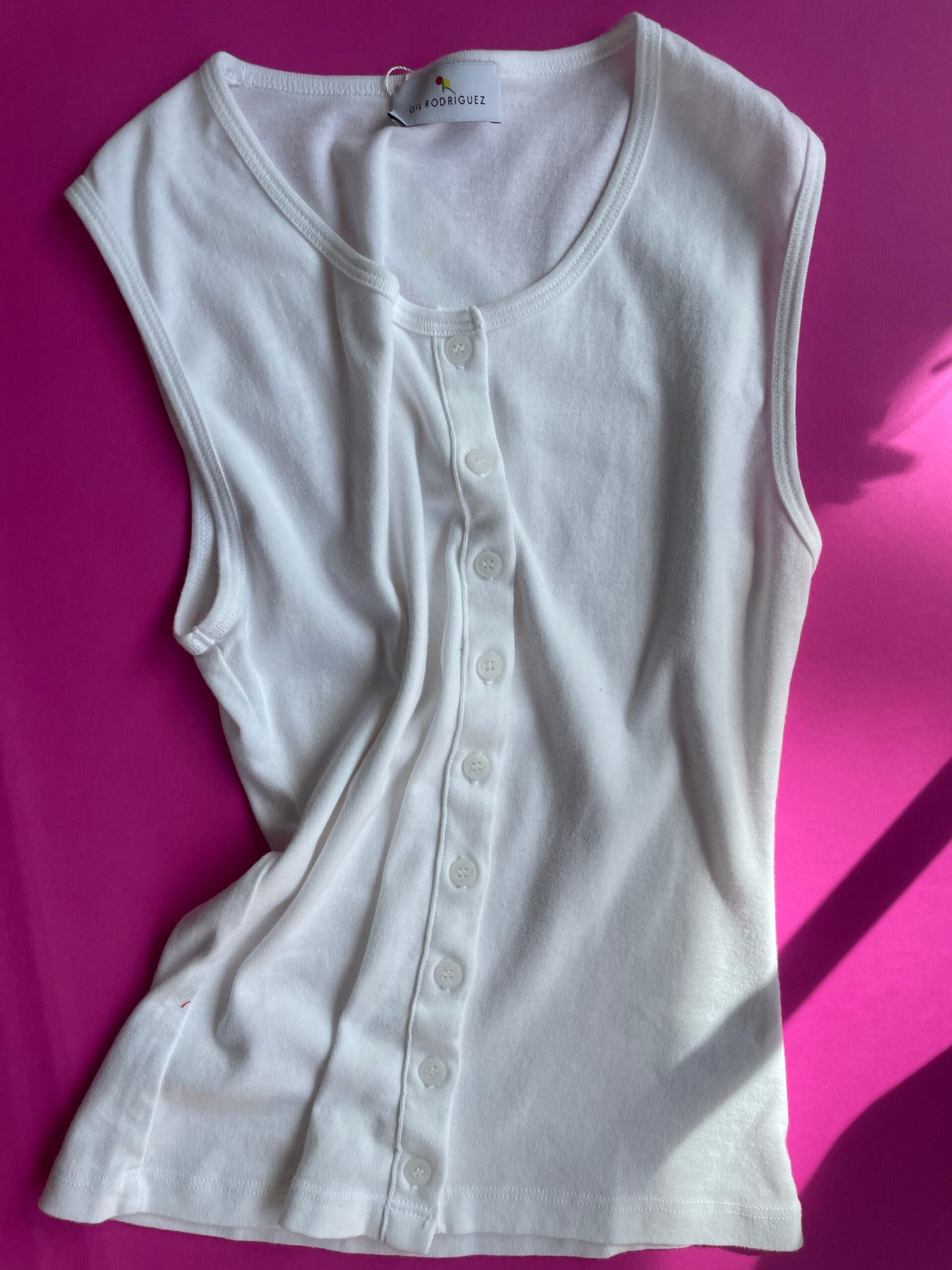 Gil Rodriguez: Sophie Sleeveless Cardigan - White Gil Rodriguez: Sophie Sleeveless Cardigan - White -Azaleas Nyc Store IMG 6481 scaled