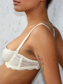 Clo: Fortuna Abierto Half Cup Bra - White 4 Clo: Fortuna Abierto Half Cup Bra - White -Azaleas Nyc Store IMG 8835 03bbe45e 9218 4554 bc25 1d178ace42b9