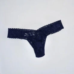 Hanky Panky: Lace Low Rise Thong - Basics 7 Hanky Panky: Lace Low Rise Thong - Basics -Azaleas Nyc Store PXL 20220330 173705400 2