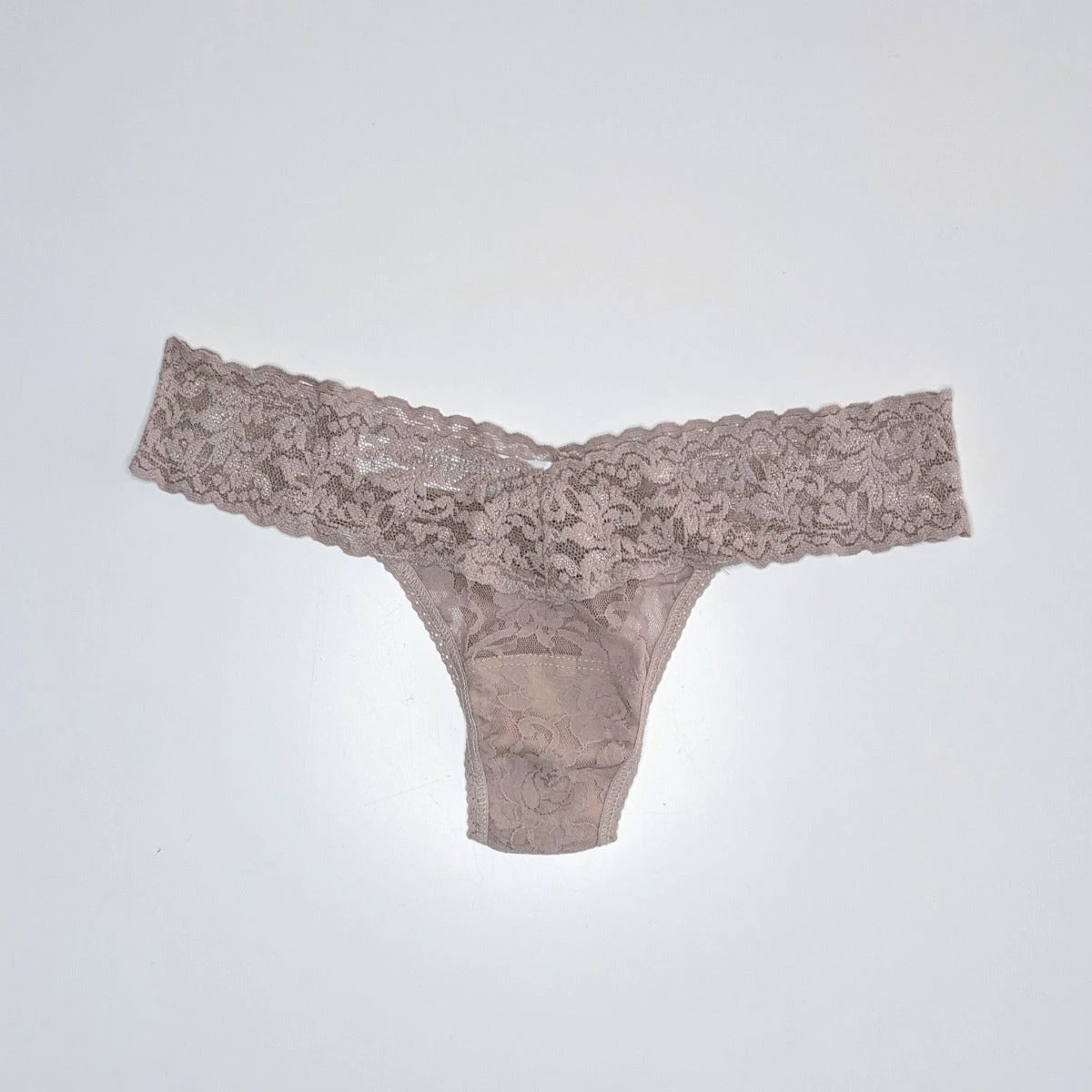 Hanky Panky: Lace Low Rise Thong - Basics Hanky Panky: Lace Low Rise Thong - Basics -Azaleas Nyc Store PXL 20220330 173749263 2