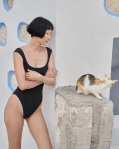 Araks: Frida One Piece - Black