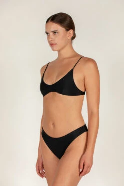 Mikoh: Leia Plunge Sporty Bikini Top - Calypso -Azaleas Nyc Store leia top noir noam bottom noir side 1024x1024 75044ebc 6b55 448b 9c81 68cc0013581a